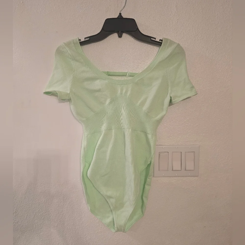 Nike Nsw Chill Knit Ss Bodysuit In Green Size Small